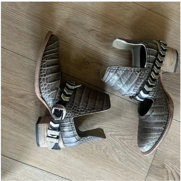 Freebird by Steven Blade Stone Crocodile Pattern Leather Ankle Boots size 8 - Picture 7 of 7